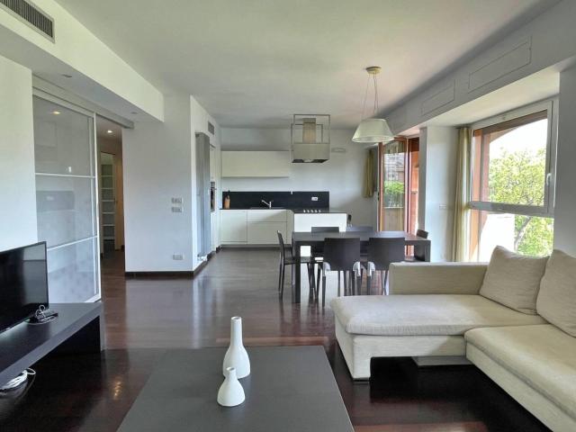 Affittasi Appartamento, Delizioso appartamento completamente ristrutturato Annunci Roma, Zona Mostacciano Rif.633838
