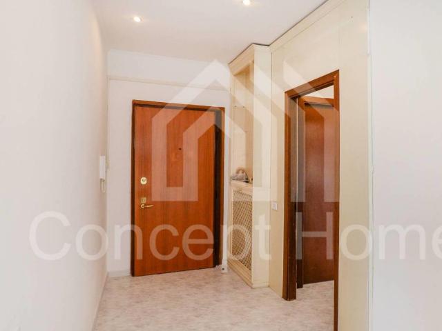 Affittasi Appartamento, EUR TORRINO AMPIO TRILOCALE CON BALCONE BUONO STATO Annunci Roma, Zona Torrino Rif.95702