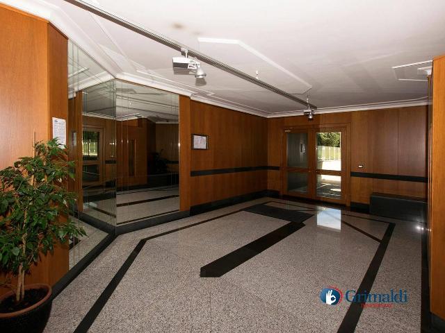 Affittasi Appartamento, EUR TORRINO BILOCALE ARREDATO TERRAZZO E BOX AUTO Annunci Roma, Zona Torrino Rif.642029