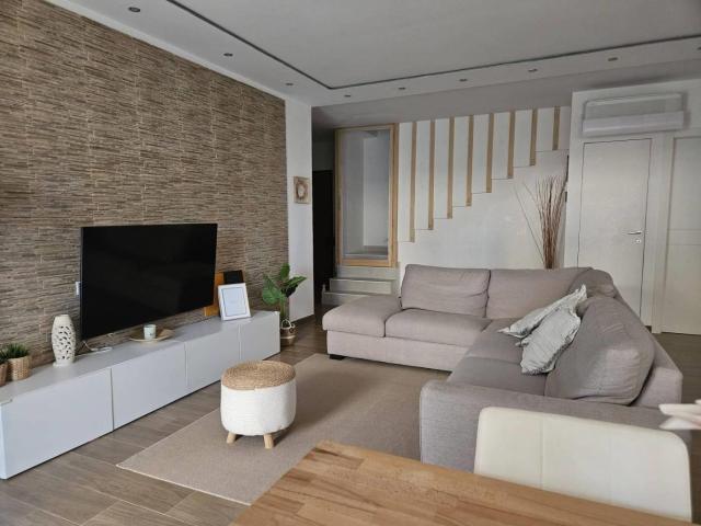 Affittasi Appartamento, EUR TRE FONTANE VIALE ALDO BALLARIN QUADRILOCALE Annunci Roma Roma Rif.648891