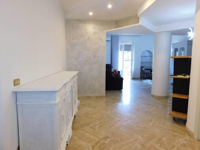 Affittasi Appartamento, Grazioso trilocale con terrazzino vivibile Annunci Roma Roma Rif.633840