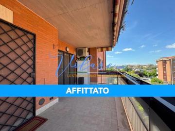 Affittasi Appartamento, LUMINOSO APPARTAMENTO CON TERRAZZO IN ZONA CASAL LUMBROSO Annunci Roma, Zona Massimina Rif.638881