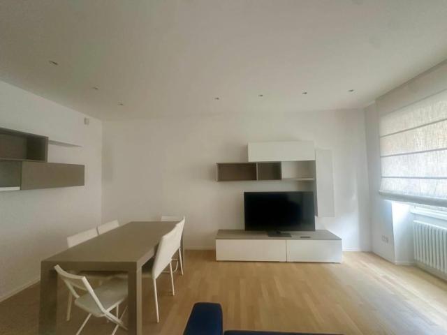 Affittasi Appartamento, Lussuoso appartamento arredato Annunci Roma Roma Rif.632603
