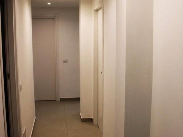 Affittasi Appartamento, Locasi Luminosa Camera con Ogni Servizio Annunci Roma, Zona Colli Albani Rif.643797
