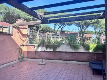 Affittasi Appartamento, Parco dei Pini, bilocale con terrazzo in via Quarto Peperino Annunci Roma Roma Rif.639693