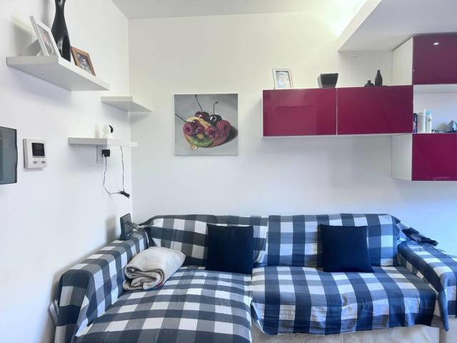 Affittasi Appartamento, Parco dei Pini, bilocale con terrazzo in via Quarto Peperino Annunci Roma Roma Rif.639693