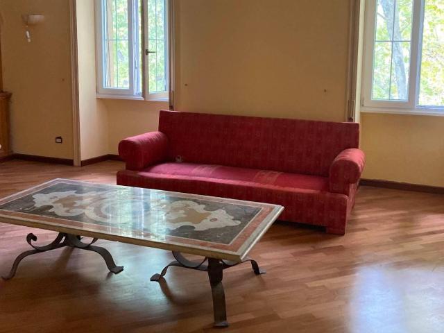 Affittasi Appartamento, PARIOLI ELEGANTE APPARTAMENTO Annunci Roma, Zona Parioli Rif.595249