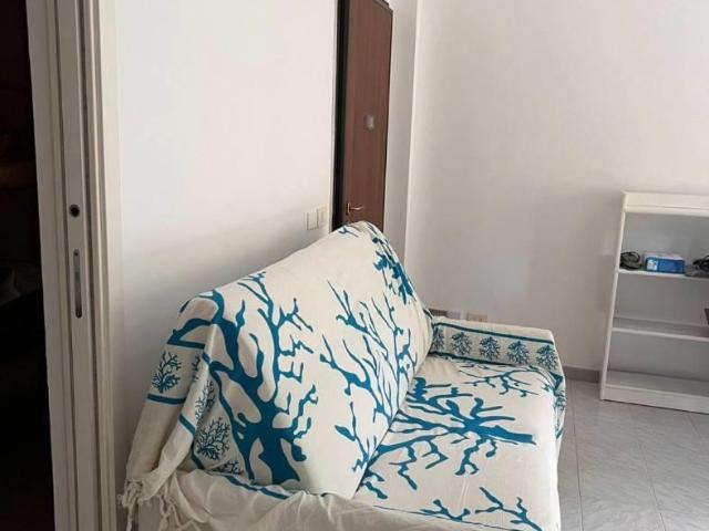 Affittasi Appartamento, PIANO ALTO ARREDATO Annunci Roma, Zona Mostacciano Rif.630750