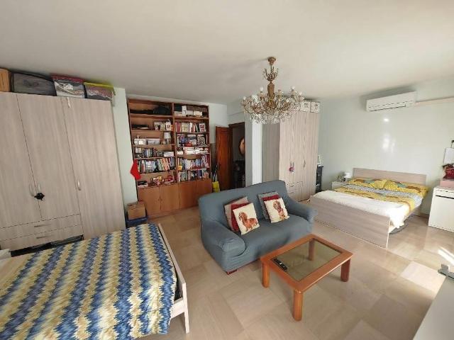 Affittasi Appartamento, POSTO LETTO X RAGAZZA ZONA SUB AUGUSTA Annunci Roma, Zona Cinecittà Rif.624698