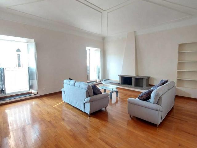 Affittasi Appartamento, Prestigioso appartamento Via del Babuino Annunci Roma Roma Rif.634589