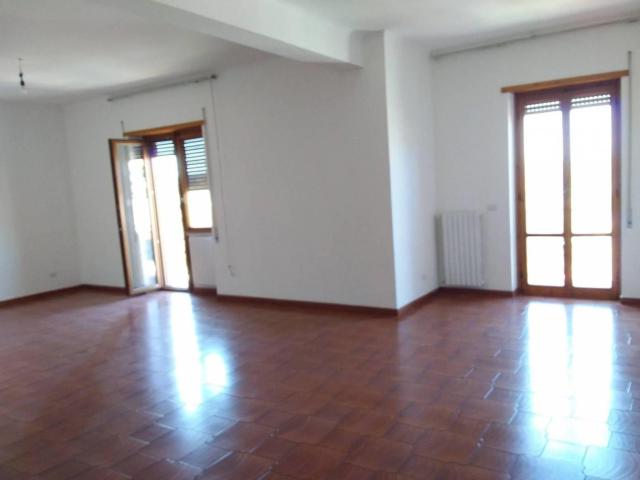 Affittasi Appartamento, Quadrilocale via Castel Focognano 13, Roma Annunci Roma Roma Rif.31260