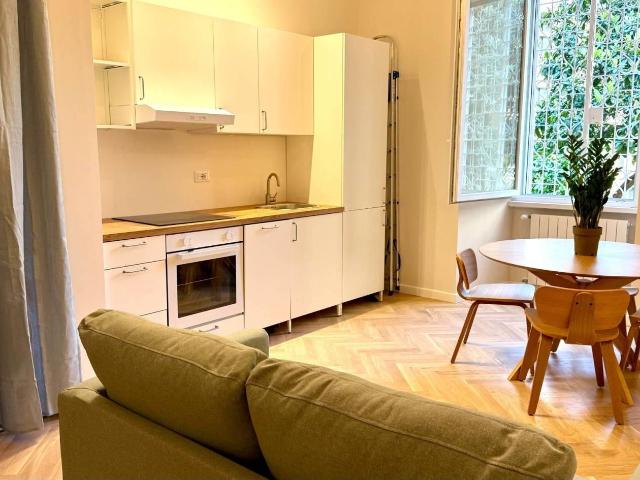 Affittasi Appartamento, Raffinato trilocale nuovo mai abitato arredato con eleganza Annunci Roma, Zona San Lorenzo Rif.631345