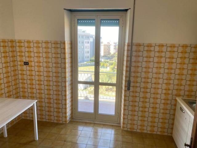 Affittasi Appartamento, STANZA ARREDATA euro 500 Annunci Roma, Frazione Giardinetti Rif.628493
