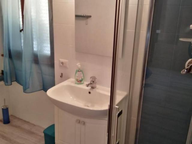 Affittasi Appartamento, Stanza con SPESE COMPRESE / Ostia Annunci Roma Roma Rif.607031