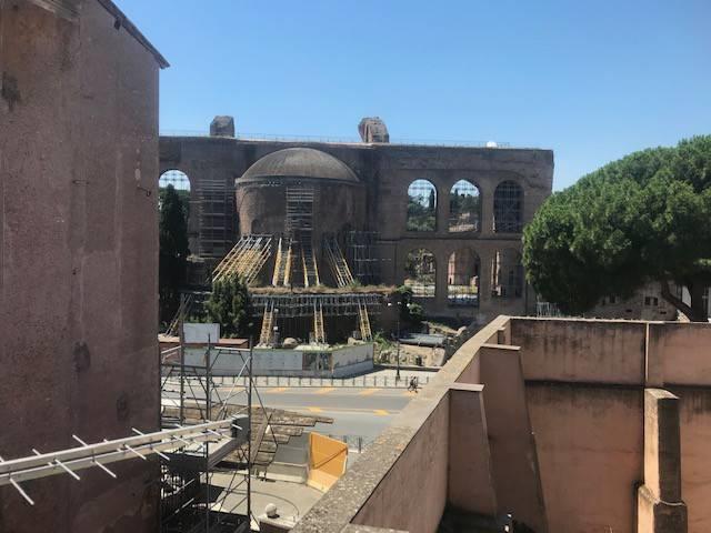 Affittasi Appartamento, Splendido appartamento panoramico in via del Colosseo Annunci Roma Roma Rif.33651