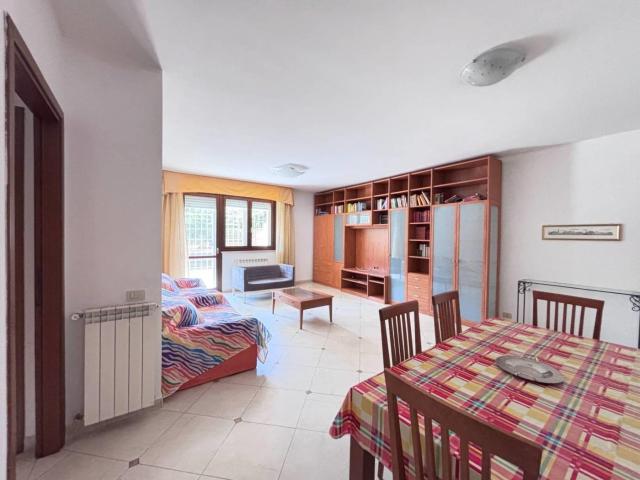Affittasi Appartamento, TORRE ANGELA TOR VERGATA STANZA GIARDINO Annunci Roma, Zona Torre Angela Rif.634047