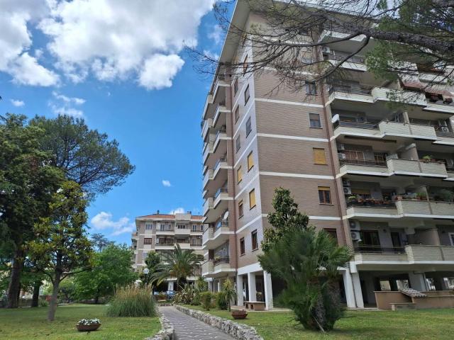 Affittasi Appartamento, TORRINO NEL VERDE Annunci Roma, Zona Torrino Rif.625514