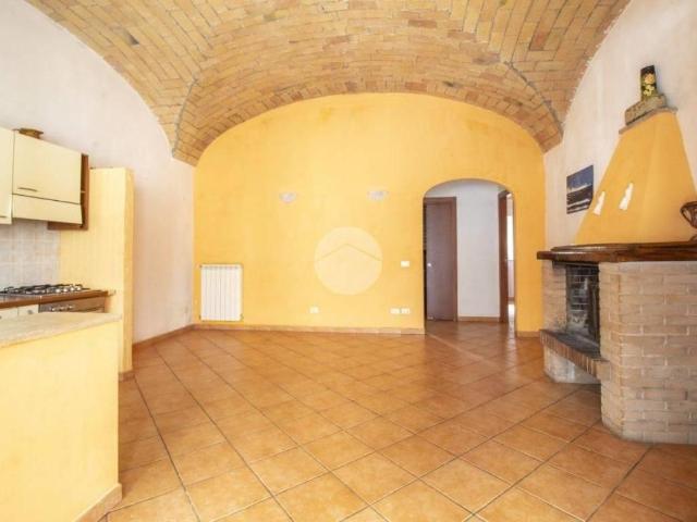 Affittasi Appartamento, Trilocale Annunci Moricone Roma Rif.640440