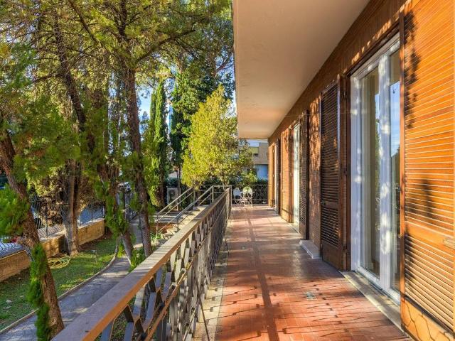 Affittasi Appartamento, Trilocale Annunci Roma, Zona Eur Rif.625103