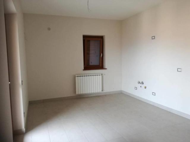 Affittasi Appartamento, TRILOCALE OTTIMO STATO ZONA CENTRALE Annunci Bracciano Roma Rif.6969