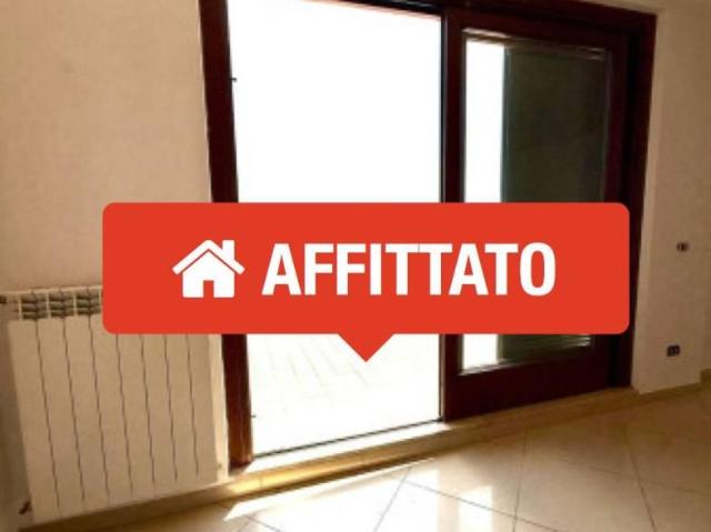 Affittasi Appartamento, * Via Algidus Appartamento Mansardato in Affitto * Annunci Lariano Roma Rif.650992