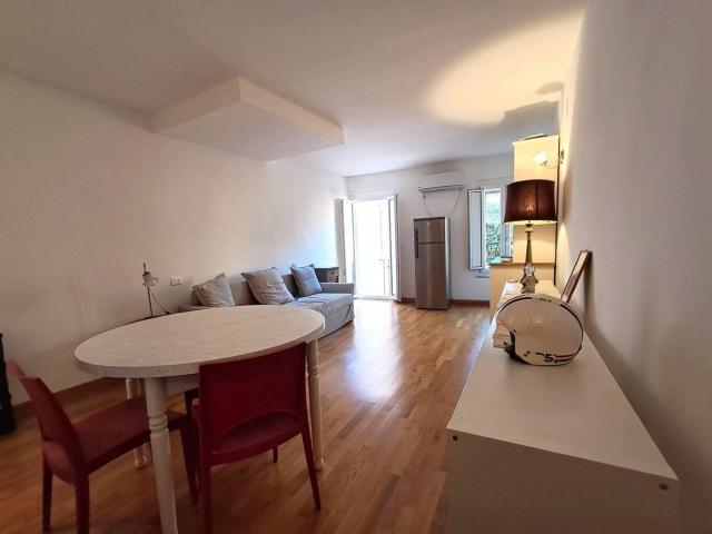 Affittasi Appartamento, Via della Scala Annunci Roma, Zona Trastevere Rif.634447