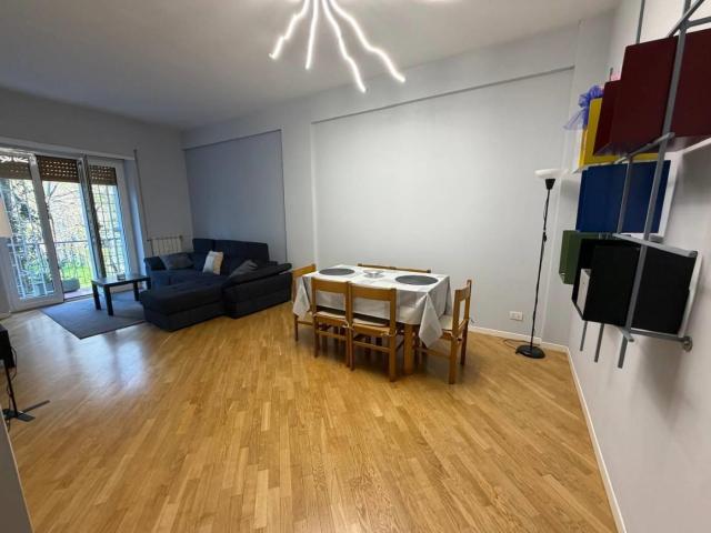 Affittasi Appartamento, VIALE JONIO Bilocale luminoso e ristrutturato Annunci Roma Roma Rif.643236