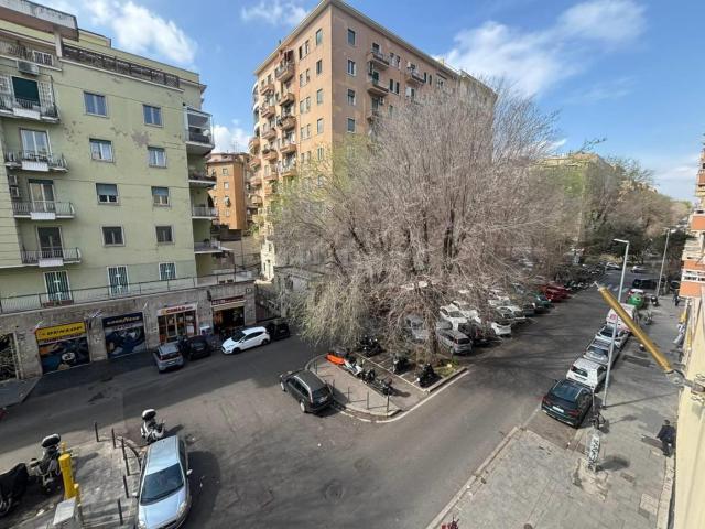 Affittasi Appartamento, Viale Province Stanza con bagno privato Annunci Roma Roma Rif.646323