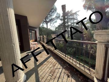 Affittasi Appartamento, VILLA BRASINI Appartamento esclusivo con terrazza Annunci Roma Roma Rif.641517
