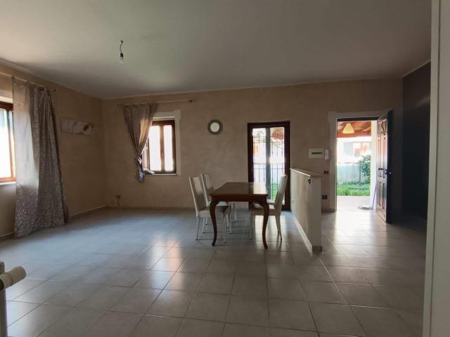 Affittasi Appartamento, Villetta Bifamiliare in affitto Annunci Valmontone Roma Rif.640895
