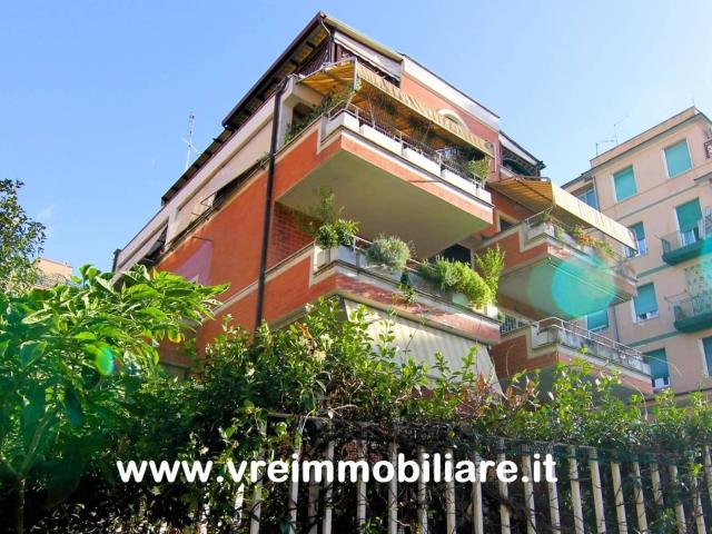 Affittasi Appartamento, VREAGENCY Attico con ampi terrazzi. Annunci Roma Roma Rif.622865