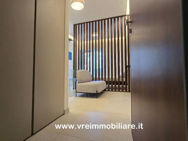 Affittasi Appartamento, VREAGENCY – Elegante monolocale arredato, terrazzo e box. Annunci Roma Roma Rif.651519