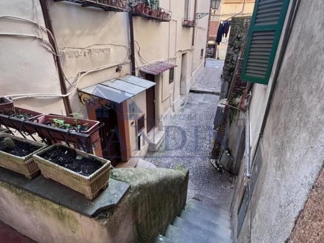 Affittasi Appartamento, ZAGAROLO, V.LO MONTICELLI BILOCALE CON BALCONE Annunci Zagarolo Roma Rif.636216