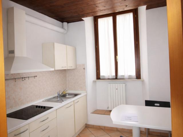 AFFITTASI: Appartamento