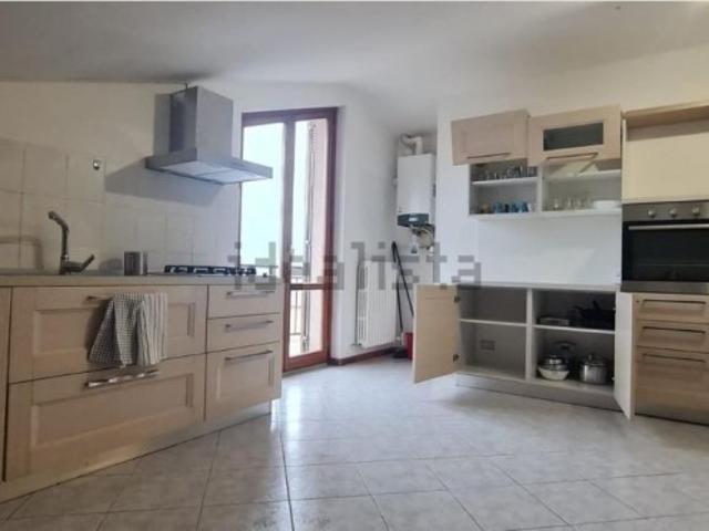 AFFITTASI: Appartamento