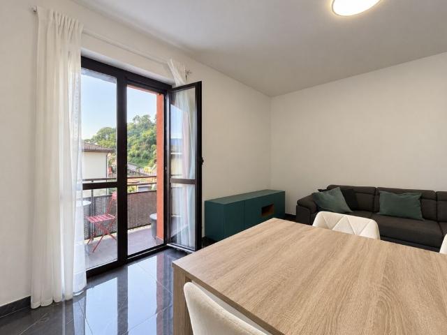 AFFITTASI ATTICO ARREDATO DI 3.5 LOCALI CON BALCONE A LUGANO