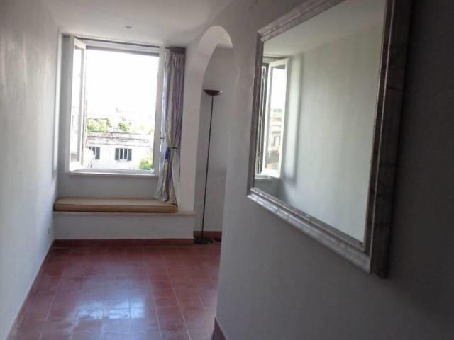 Affittasi Attico, CENTRO PALAZZO DORIA PAMPHILJ Annunci Roma Roma Rif.30429