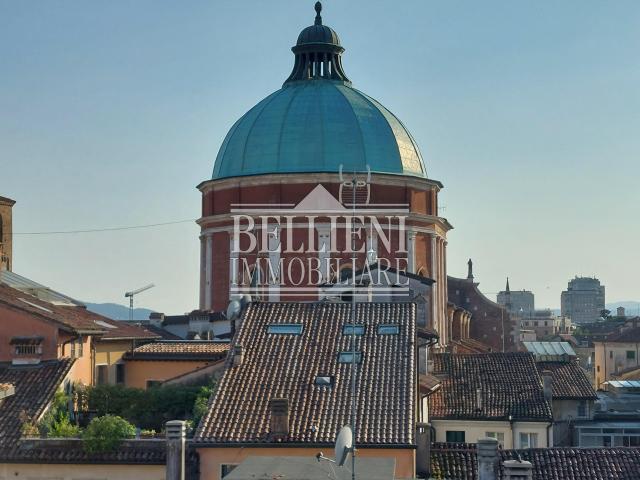 AFFITTASI ATTICO CON TERRAZZE PIAZZA DEI SIGNORI A VICENZA