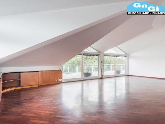 Affittasi Attico, VIALE AVENTINO ATTICO PRESTIGIOSO Annunci Roma, Zona Aventino Rif.599998