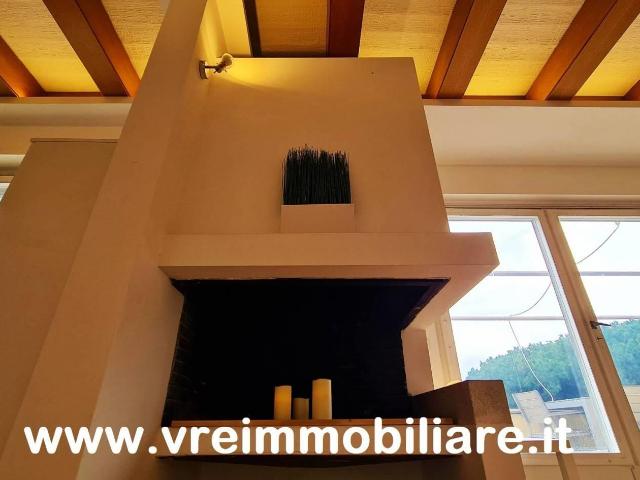 Affittasi Attico, VREAGENCY Attico arredato, ampi terrazzi. Annunci Roma, Zona Eur Rif.439236