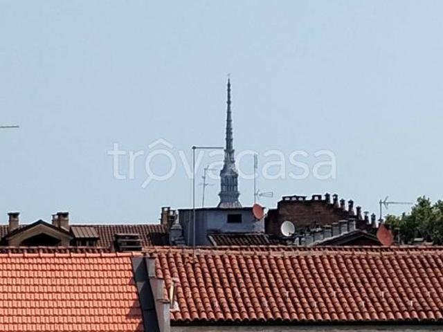 Affittasi attico/mansarda a Torino, San Salvario Baretti