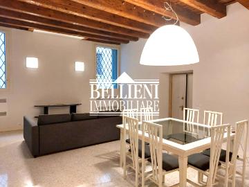 AFFITTASI BICAMERE PARZIALMENTE ARREDATO IN CENTRO STORICO A VICENZA