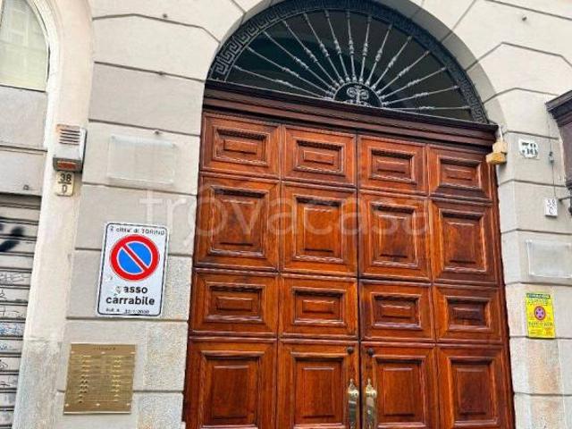Affittasi bilocale a Torino via San Massimo, 38, Via della Rocca