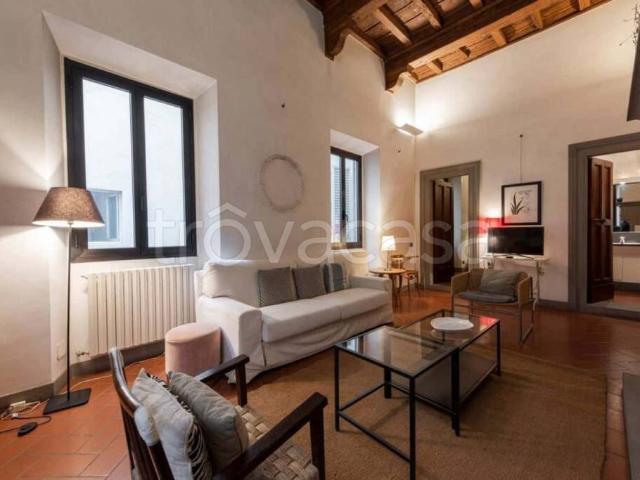 Affittasi bilocale a Firenze via Porta Rossa, Piazza della Repubblica