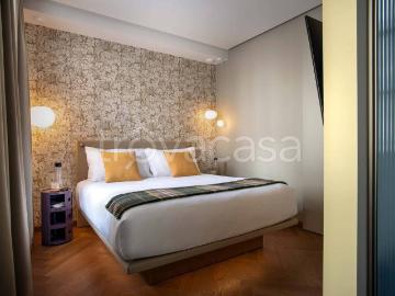 Affittasi bilocale a Milano via Alessandro Manzoni, Scala Manzoni