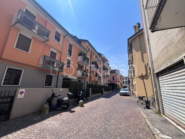 Affittasi bilocale a Padova via Damiano Chiesa, 14, Santa Sofia Altinate