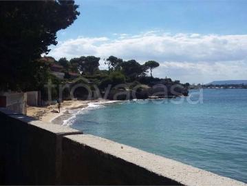 Affittasi bilocale a Siracusa via Faro Massolivieri, Isola