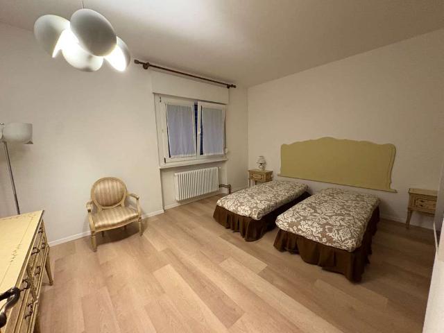 AFFITTASI ELEGANTE APPARTAMENTO IN PRESTIGIOSA VILLA VIDEOSORVEGLIATA