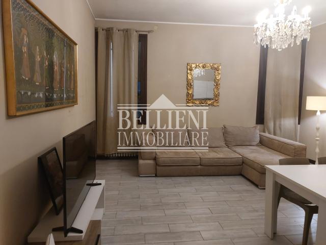 AFFITTASI ELEGANTE MIDI APPARTAMENTO ARREDATO IN CENTRO STORICO A VICENZA