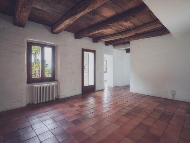 Affittasi luminoso appartamento di 6 locali a Origlio